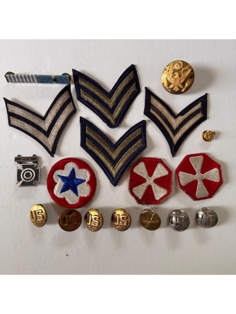 18 Vintage Military Insignia Patches & Pins Collection Embroidered Metal Badges - Picture 7 of 14